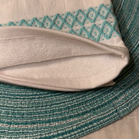 Set of Six Teal Ombre Round Weave Placemats, Table Runner, Mitts, Towels ++++ - Picture 6 of 16